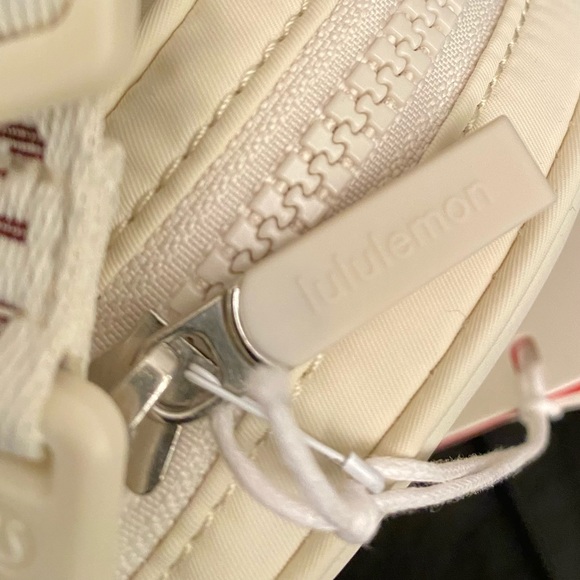 Lululemon Team Canada 22 Future Legacy Crossbody Bag - Picture 10 of 13